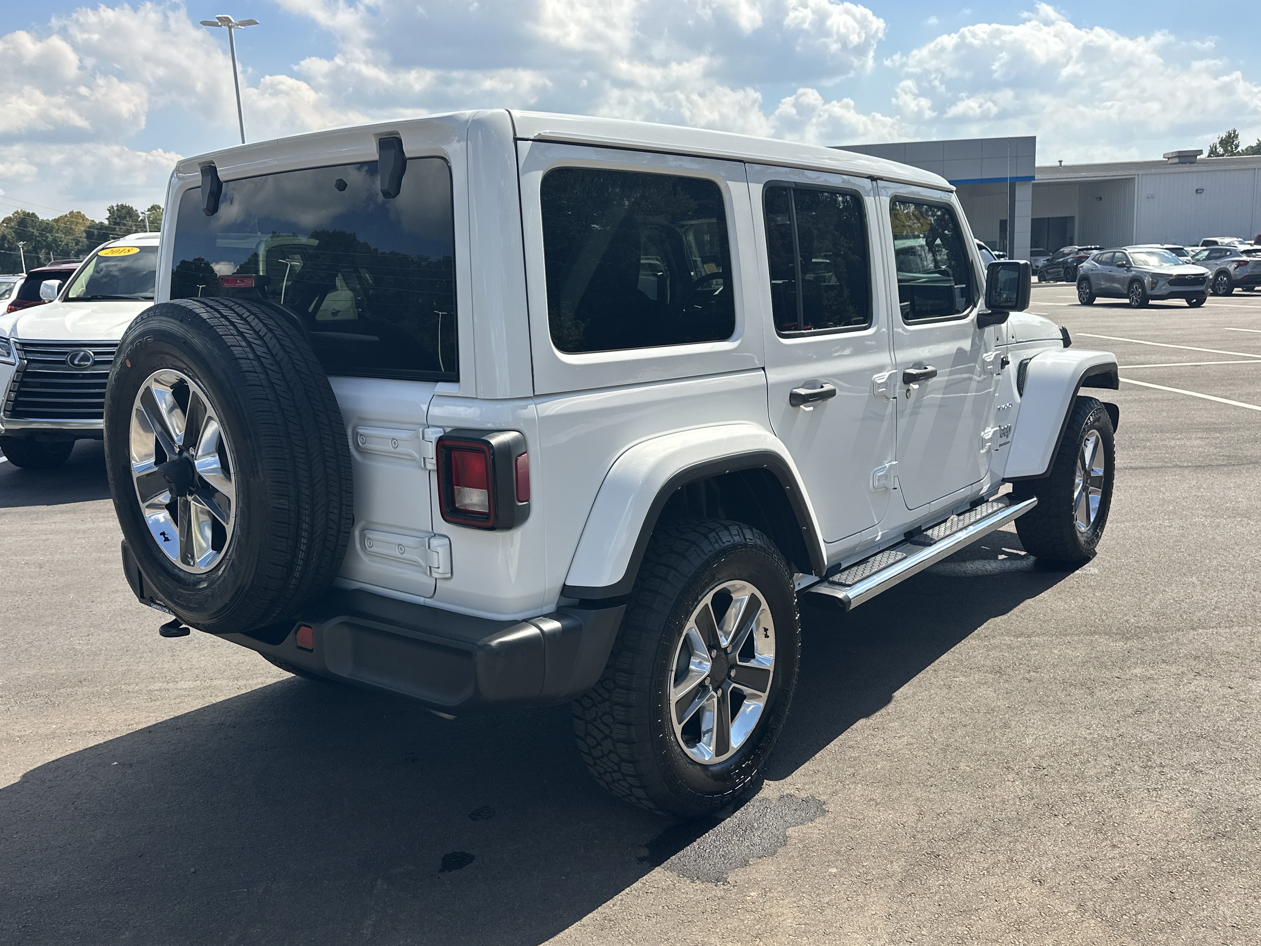 Used 2023 Jeep Wrangler Unlimited Sahara w/ Cold Weather Group AWD/4WD image 8