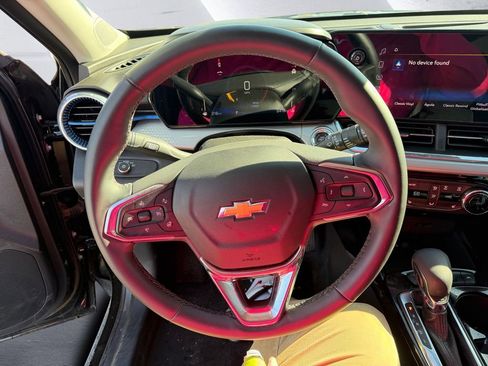 Used 2025 Chevrolet Trax LT w/ Driver Confidence Package image 9