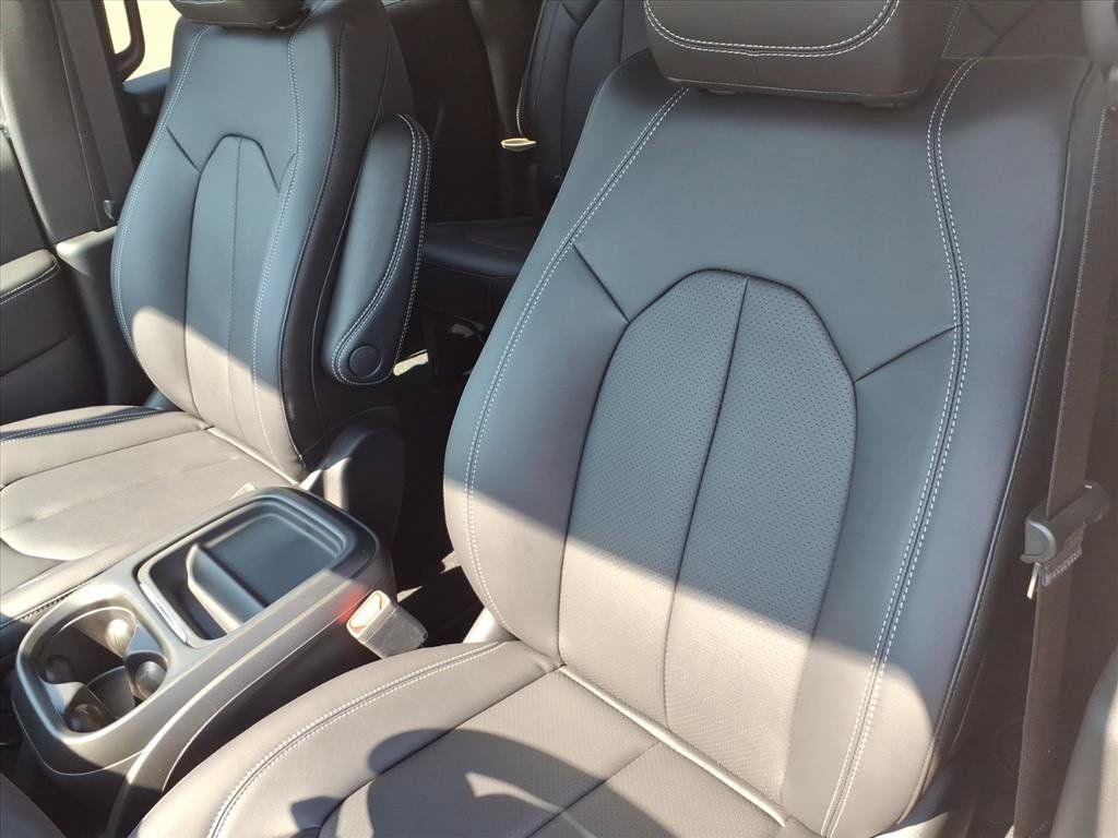 New 2027 Chrysler Pacifica Select FWD image 17