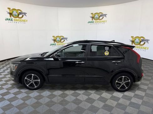 Used 2023 Kia Niro SX image 6