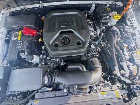 Used 2023 Jeep Wrangler Unlimited Sahara AWD/4WD image 34