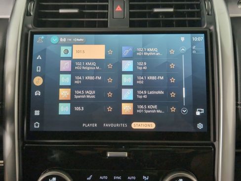 Certified 2025 Land Rover Discovery Dynamic SE image 23