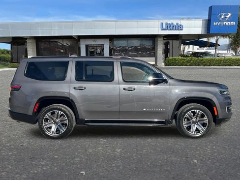 Used 2024 Jeep Wagoneer Series II w/ Flexible Seating Group image 8