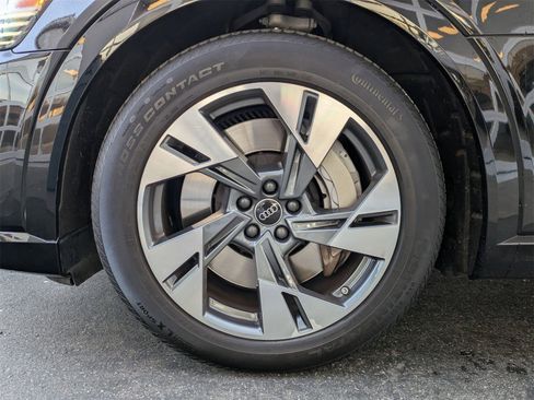 Used 2022 Audi e-tron Premium w/ Interior Protection Package image 27