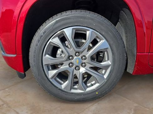 Used 2021 Chevrolet Traverse Premier FWD image 14