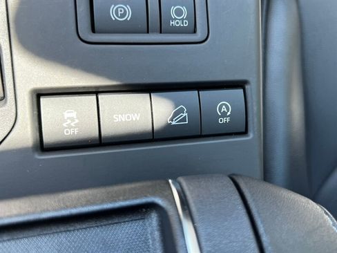 Used 2022 Toyota Highlander XLE AWD/4WD image 40