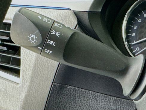 Used 2015 Toyota Corolla LE FWD image 13