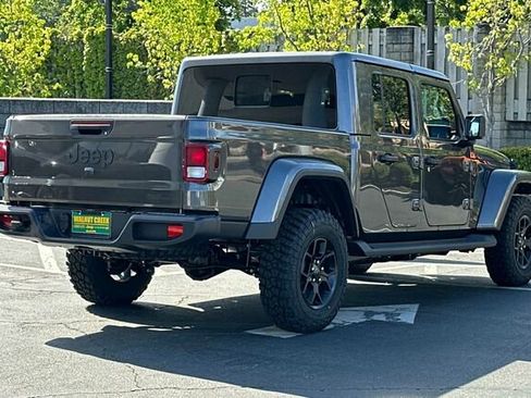 New 2025 Jeep Gladiator Sport image 4