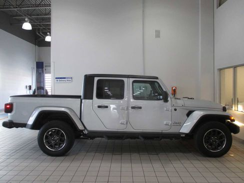 Used 2023 Jeep Gladiator Overland image 13