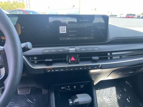 Used 2025 Kia K4 LXS image 17