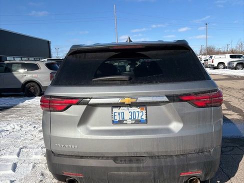Used 2023 Chevrolet Traverse LS image 5