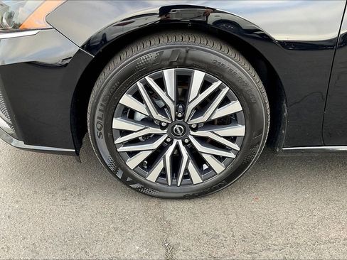 Used 2024 Nissan Altima 2.5 SV image 9