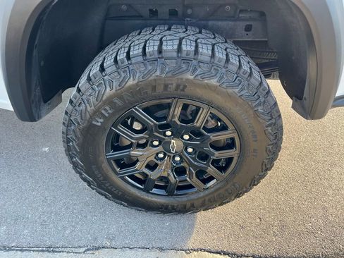 Used 2024 Chevrolet Colorado Trail Boss w/ Technology Package image 14