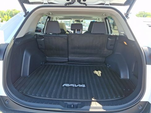 Used 2021 Toyota RAV4 XLE w/ Convenience Package AWD/4WD image 29