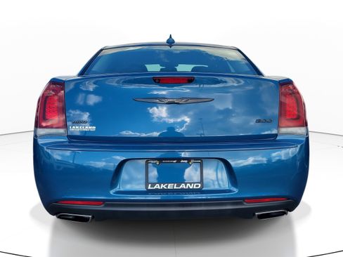 Used 2022 Chrysler 300 Touring w/ Sport Appearance Package AWD/4WD image 5