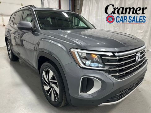 Used 2025 Volkswagen Atlas SE AWD/4WD image 1