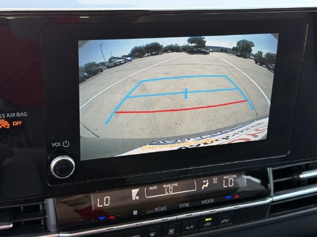 Used 2025 Toyota Sienna LE FWD image 17