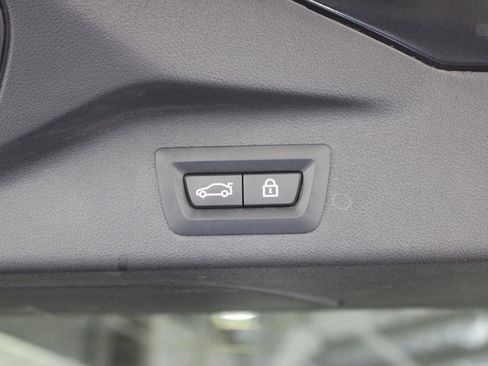 Used 2022 BMW X7 xDrive40i w/ Premium Package AWD/4WD image 34