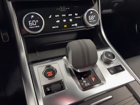 Used 2022 Jaguar XF R-Dynamic SE image 25
