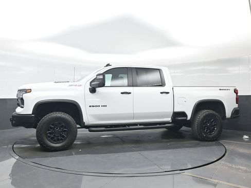 Used 2024 Chevrolet Silverado 2500 ZR2 w/ ZR2 Bison Edition AWD/4WD image 3