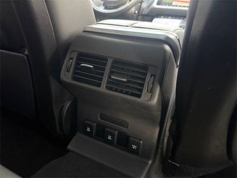 Used 2019 Land Rover Range Rover Velar R-Dynamic SE image 26