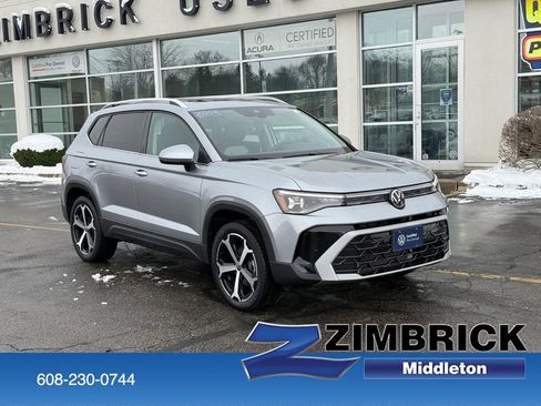 Certified 2025 Volkswagen Taos SEL image 1