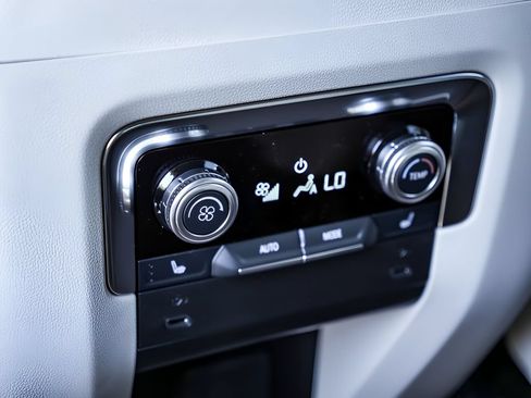 New 2026 GMC Yukon Denali w/ Sun & Power Step Package AWD/4WD image 22