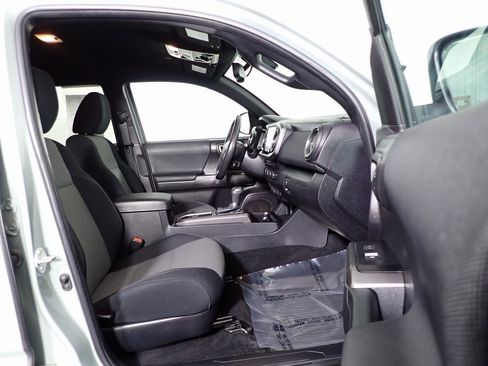 Used 2023 Toyota Tacoma TRD Off-Road image 32