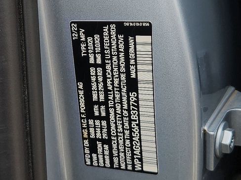 Certified 2023 Porsche Macan S image 28