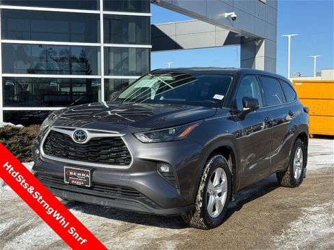 Used 2022 Toyota RAV4 XLE image 10