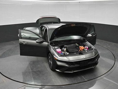 New 2026 Hyundai Elantra Hybrid FWD image 42