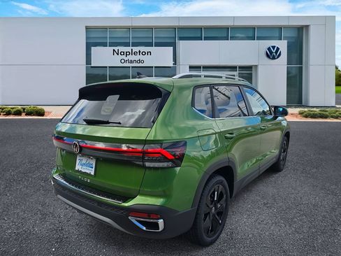 New 2026 Volkswagen Taos SE image 4
