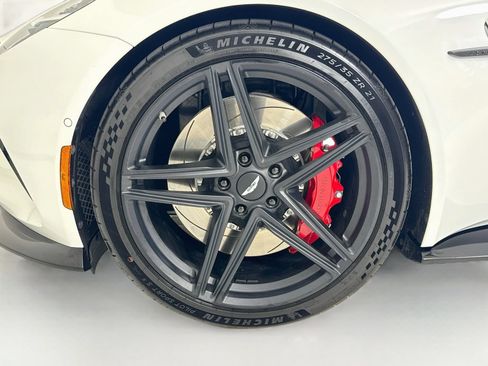 Used 2026 Aston Martin V8 Vantage S RWD image 9