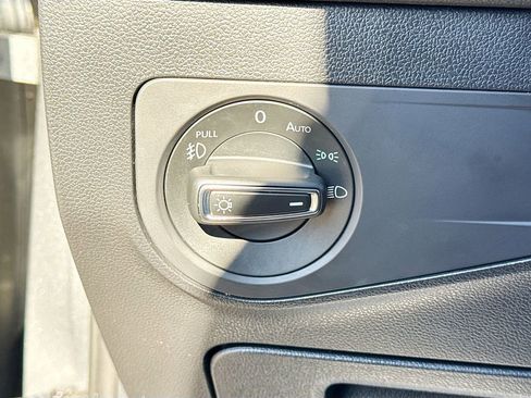 Used 2020 Volkswagen Tiguan SE R-Line image 35