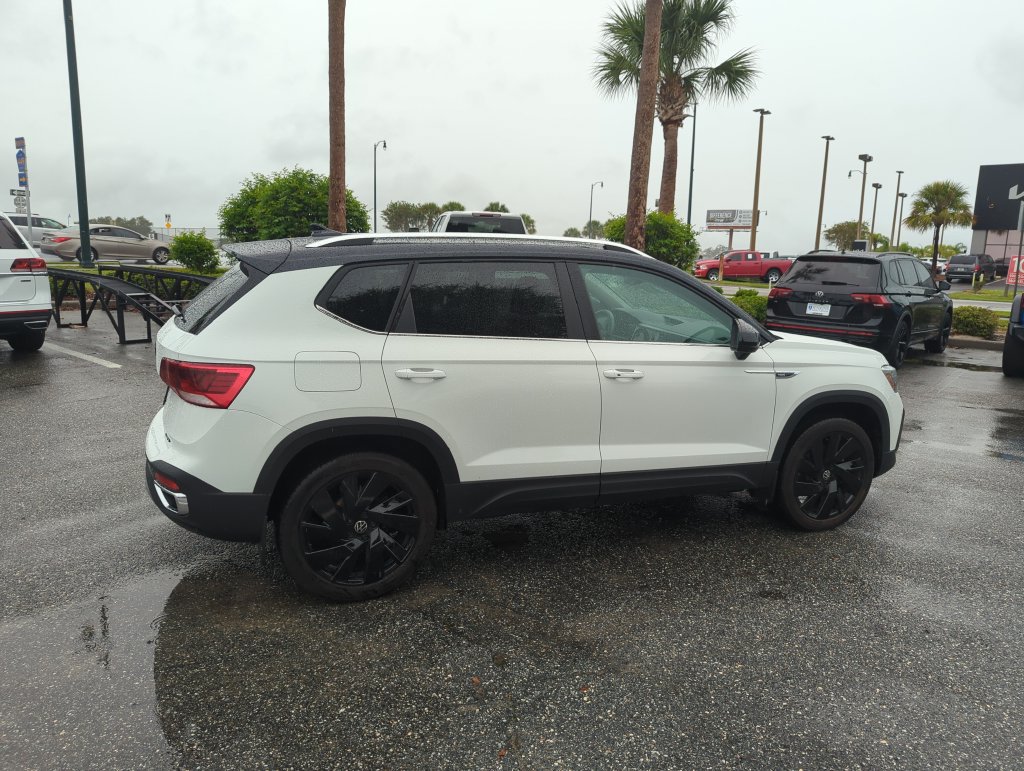 Used 2024 Volkswagen Taos SE AWD/4WD image 5