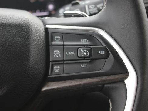 Used 2023 Jeep Grand Cherokee Limited AWD/4WD image 18