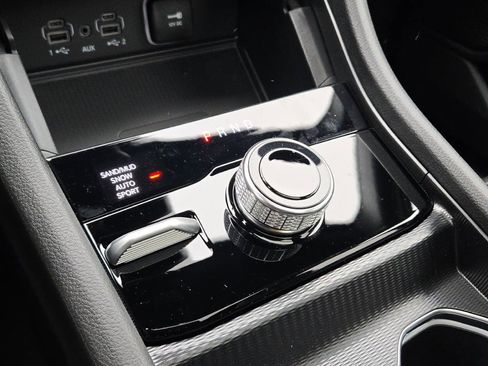 New 2025 Jeep Grand Cherokee Limited w/ Luxury Tech Group II image 28