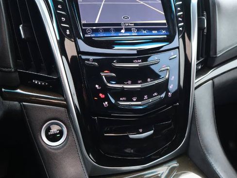 Used 2017 Cadillac Escalade Platinum AWD/4WD image 23