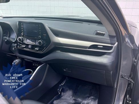 Used 2020 Toyota Highlander XLE FWD image 21