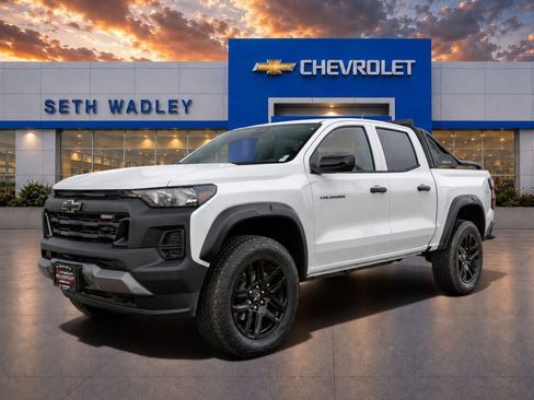 New 2025 Chevrolet Colorado Trail Boss w/ Midnight Edition AWD/4WD image 2