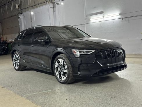 Used 2021 Audi e-tron Premium w/ Convenience Plus Package AWD/4WD image 3