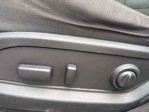 Used 2016 GMC Acadia SLE FWD image 16