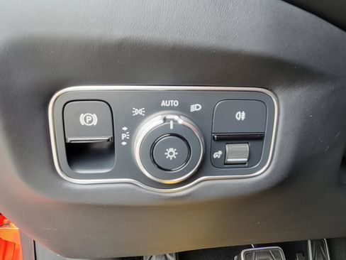 Used 2023 Aston Martin V8 Vantage Coupe RWD image 19