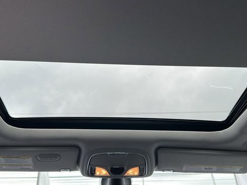 Used 2020 Jeep Cherokee Trailhawk image 16