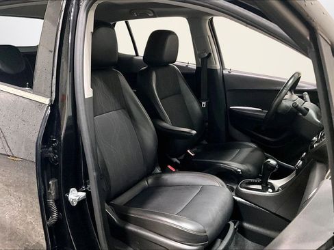 Used 2019 Chevrolet Trax LT w/ LT Convenience Package image 26