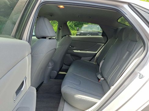 Used 2023 Hyundai Elantra SEL w/ Convenience Package FWD image 10