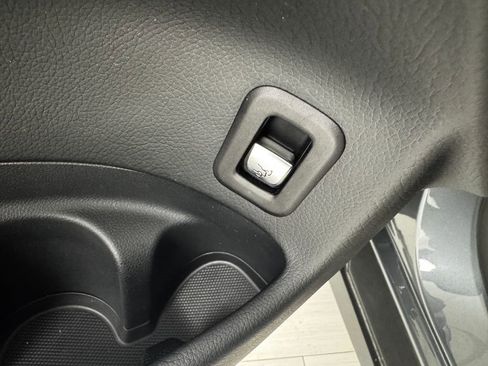 Used 2018 Mercedes-Benz GLC 300 GLC 300 image 24