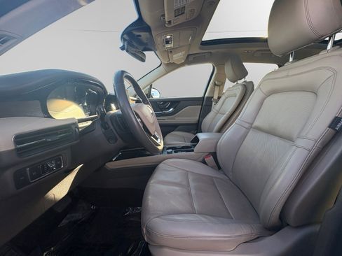 Certified 2022 Lincoln Corsair Reserve image 9