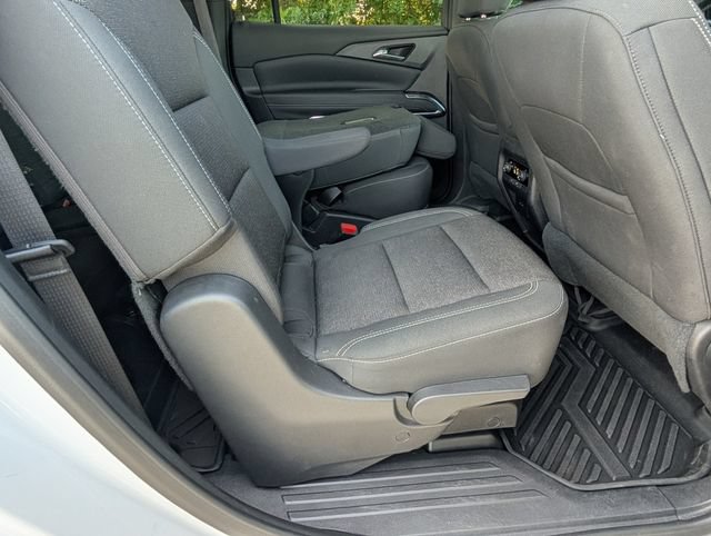Used 2025 Chevrolet Traverse LT FWD image 27