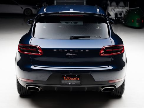 Used 2018 Porsche Macan AWD/4WD image 24
